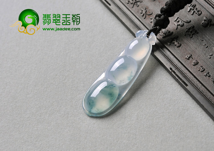 冰玻种飘花缅甸翡翠A货四季豆挂件
