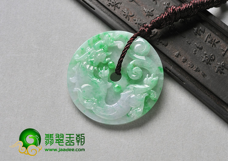 糯冰种翠色缅甸翡翠A货龙牌挂件