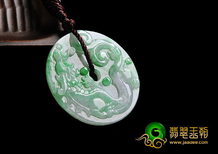 糯冰种翠色缅甸翡翠A货龙牌挂件