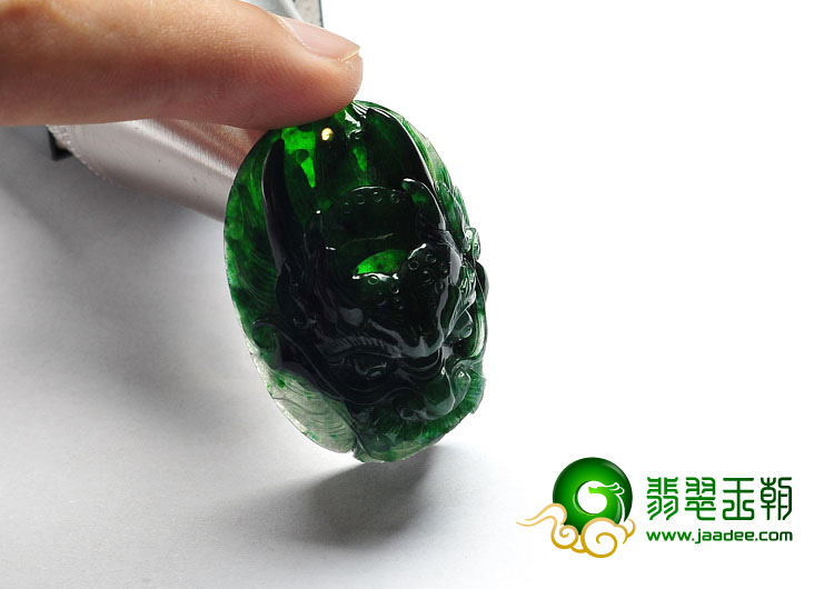 糯冰种浓绿缅甸翡翠A货龙头挂件