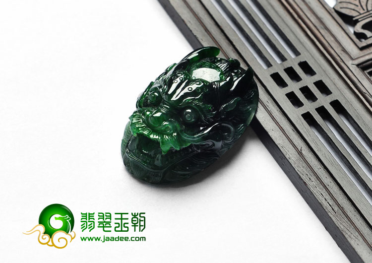 糯冰种浓绿缅甸翡翠A货龙头挂件