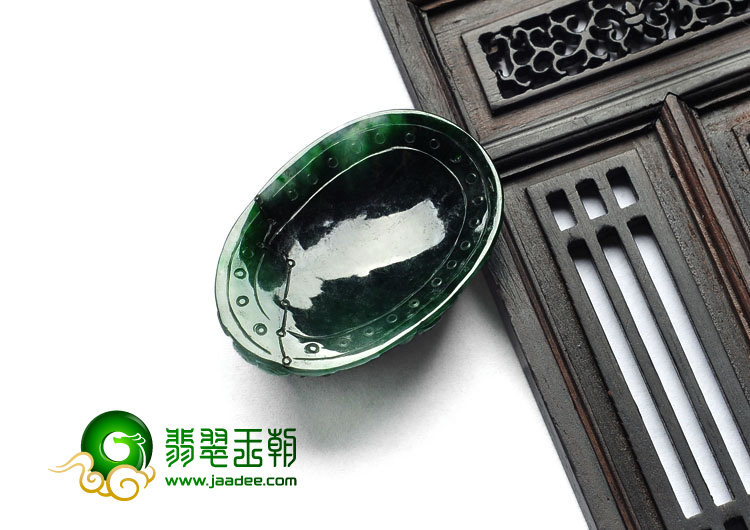 糯冰种浓绿缅甸翡翠A货龙头挂件
