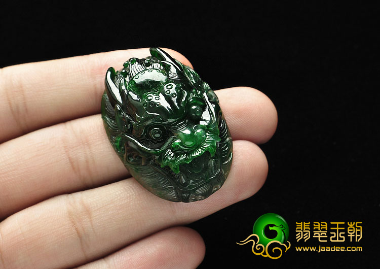 糯冰种浓绿缅甸翡翠A货龙头挂件