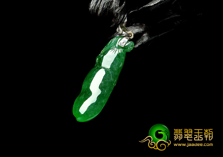 冰种阳绿满绿缅甸翡翠A货四季豆挂件