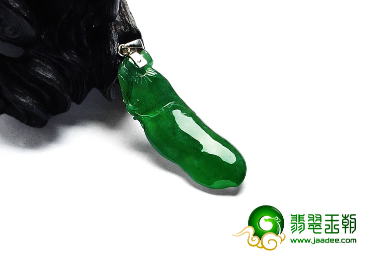 冰种阳绿满绿缅甸翡翠A货四季豆挂件