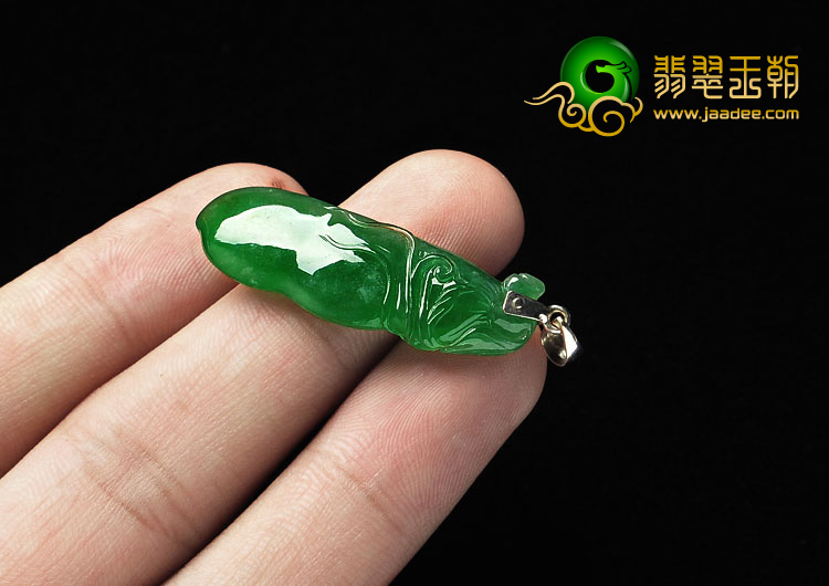 冰种阳绿满绿缅甸翡翠A货四季豆挂件