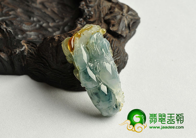 冰种黄翡飘花缅甸翡翠A货鱼龙变挂件