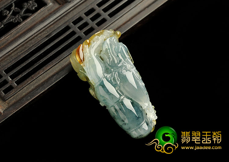 冰种黄翡飘花缅甸翡翠A货鱼龙变挂件