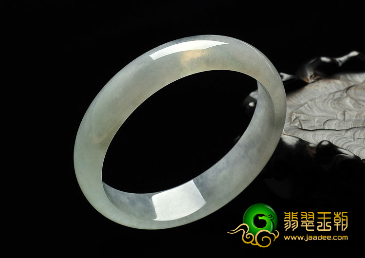 冰种淡晴水缅甸翡翠A货贵妃镯（55.8mm-50.7mm）