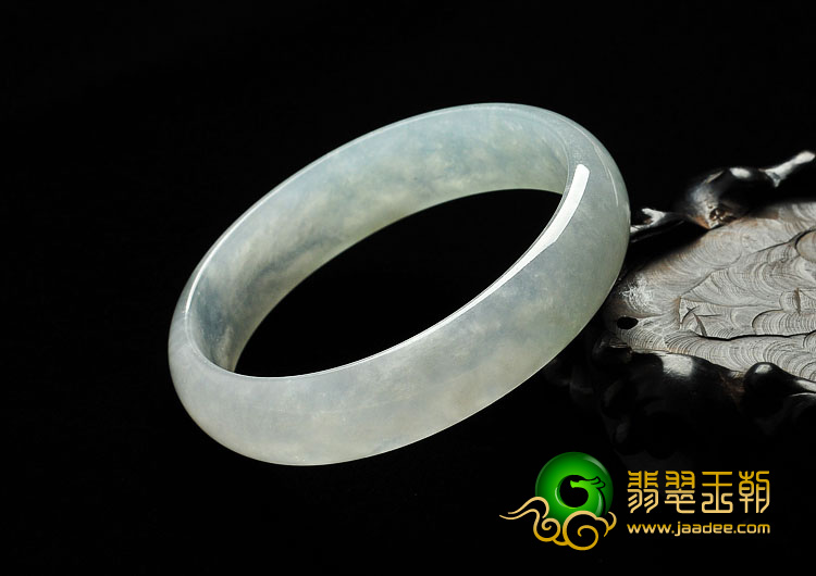 冰种淡晴水缅甸翡翠A货贵妃镯（55.8mm-50.7mm）