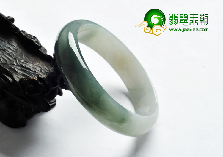 糯冰种飘花缅甸翡翠A货手镯（64.6mm）