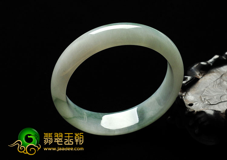 糯冰种飘花缅甸翡翠A货手镯（57.7mm）