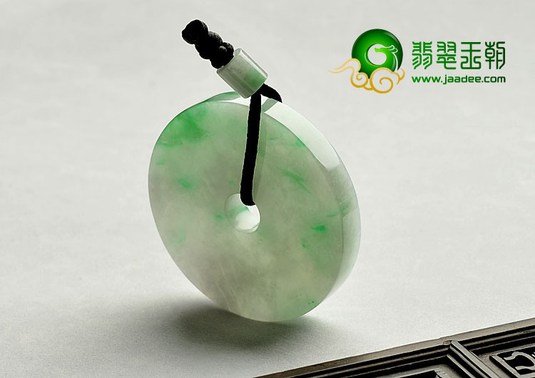 糯冰种淡春带彩缅甸翡翠A货平安扣挂件