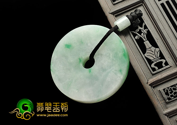 糯冰种淡春带彩缅甸翡翠A货平安扣挂件