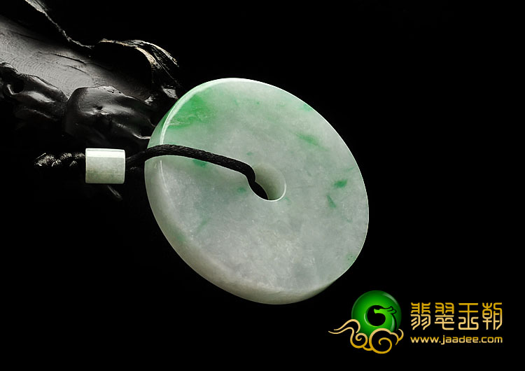 糯冰种淡春带彩缅甸翡翠A货平安扣挂件