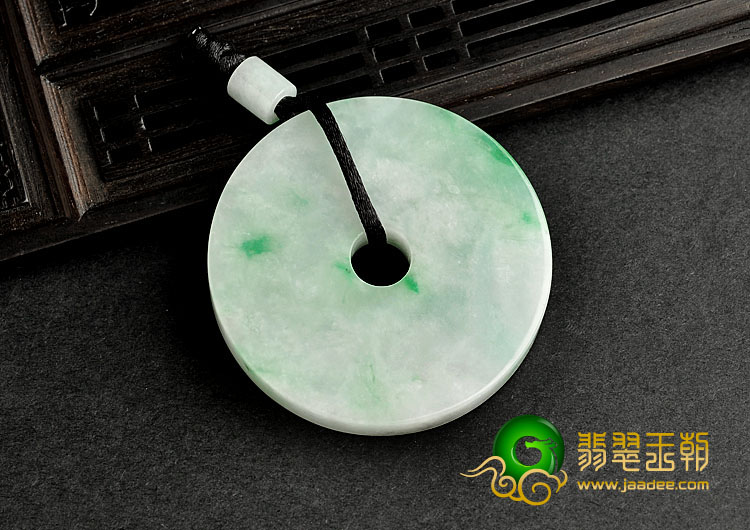 糯冰种淡春带彩缅甸翡翠A货平安扣挂件
