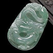 糯冰种晴水缅甸翡翠A货龙牌挂件