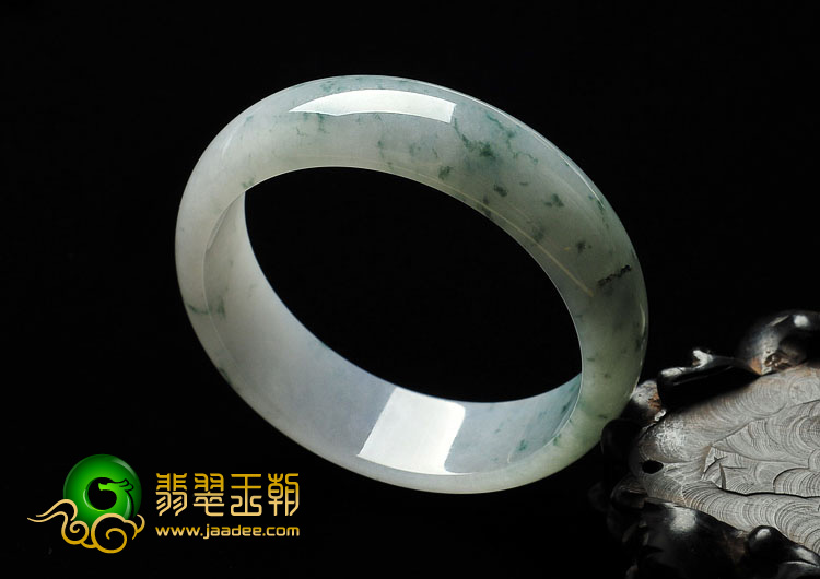 糯冰种淡春飘花缅甸翡翠A货手镯（55.5mm）