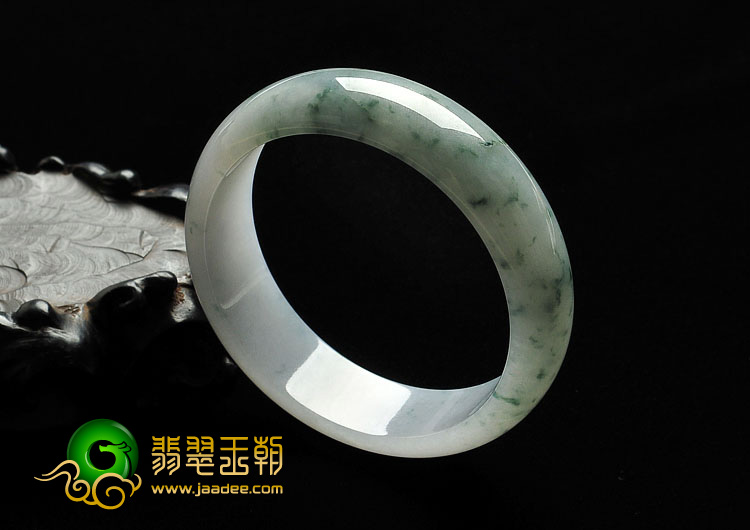 糯冰种淡春飘花缅甸翡翠A货手镯（55.5mm）