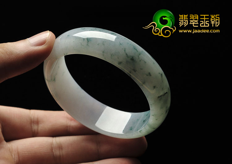 糯冰种淡春飘花缅甸翡翠A货手镯（55.5mm）