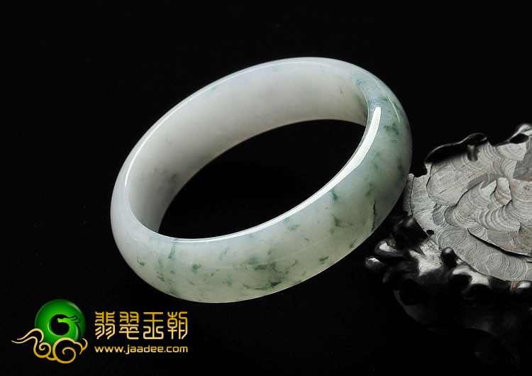 糯冰种淡春飘花缅甸翡翠A货手镯（55.5mm）