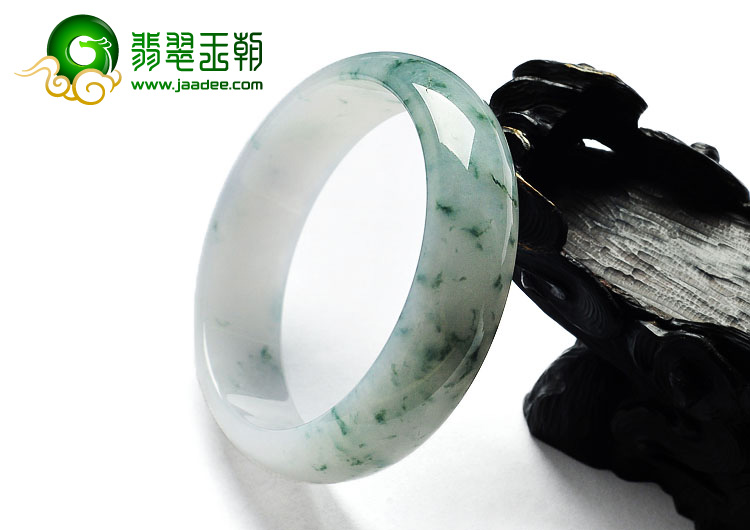 糯冰种淡春飘花缅甸翡翠A货手镯（55.5mm）