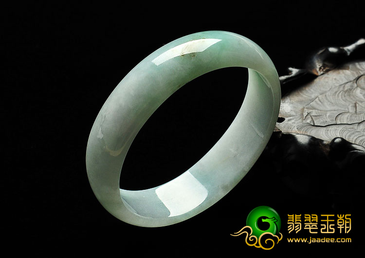 糯冰种晴水缅甸翡翠A货贵妃镯（55.8-47.6mm）