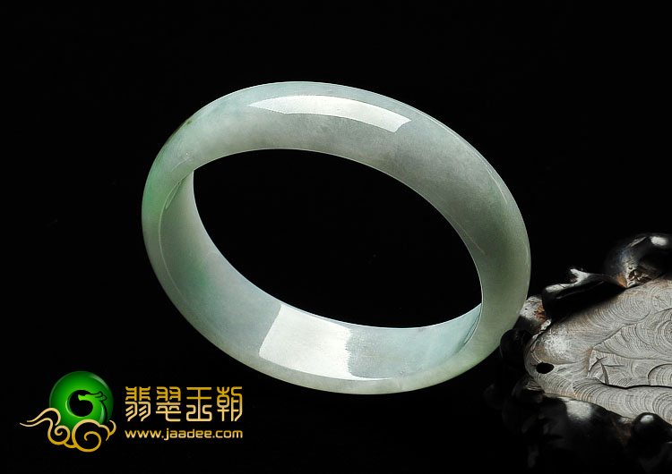糯冰种晴水缅甸翡翠A货贵妃镯（55.8-47.6mm）
