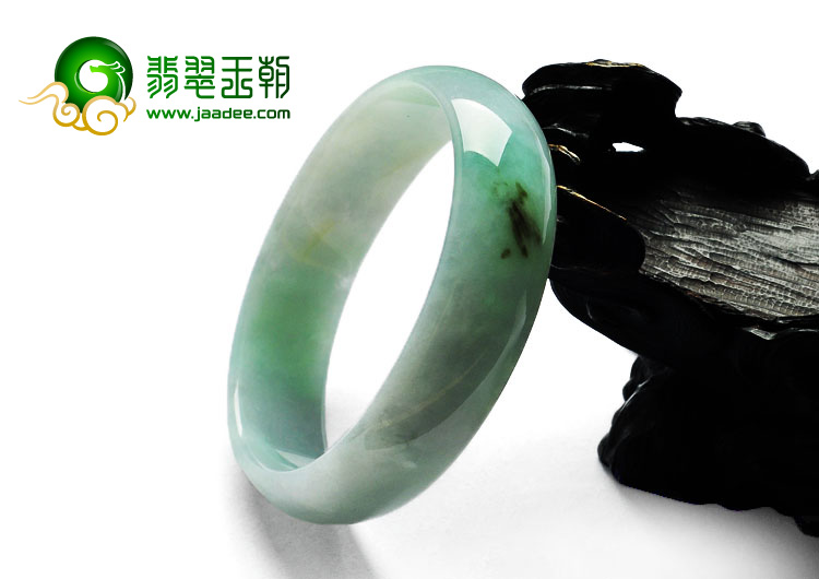 糯冰种晴水缅甸翡翠A货贵妃镯（55.8-47.6mm）