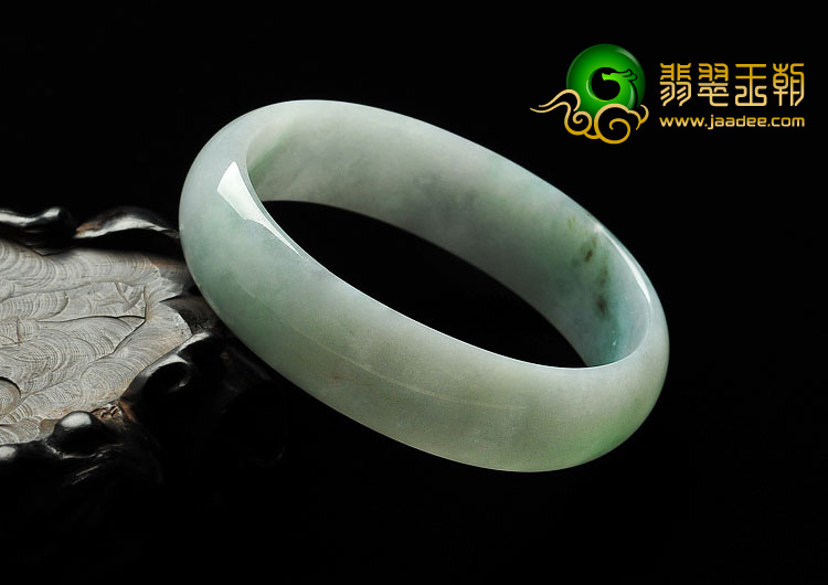 糯冰种晴水缅甸翡翠A货贵妃镯（55.8-47.6mm）