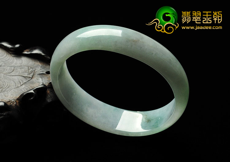 糯冰种晴水缅甸翡翠A货贵妃镯（55.8-47.6mm）