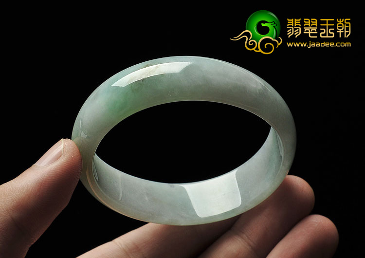 糯冰种晴水缅甸翡翠A货贵妃镯（55.8-47.6mm）