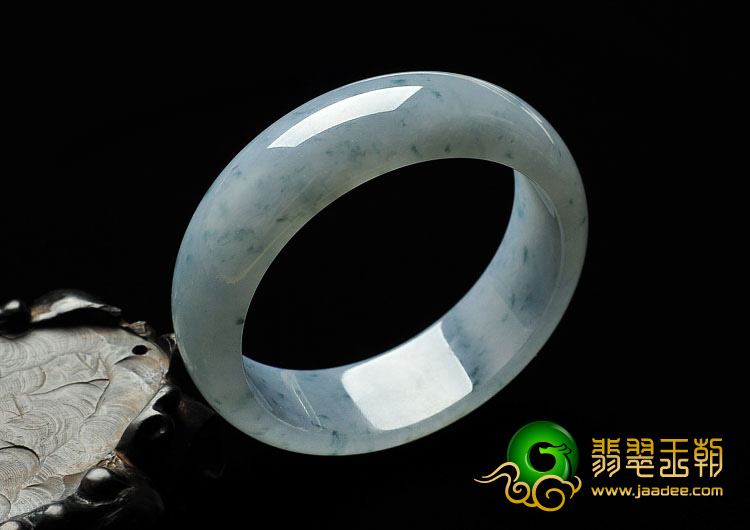 糯冰种淡春飘花缅甸翡翠A货手镯（57.5mm）