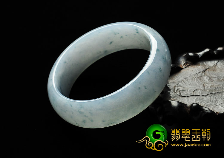 糯冰种淡春飘花缅甸翡翠A货手镯（57.5mm）