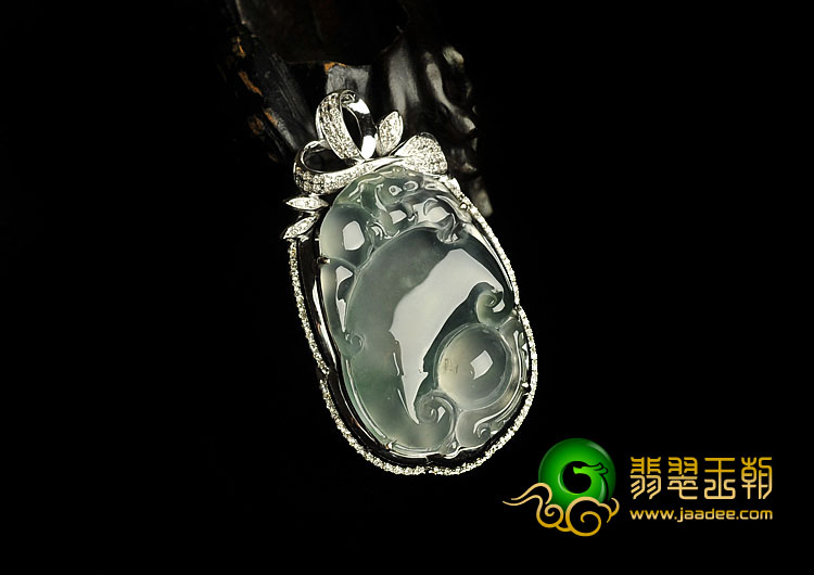 冰种晴水略飘花缅甸翡翠A货镶白金如意寿胸坠（真钻）