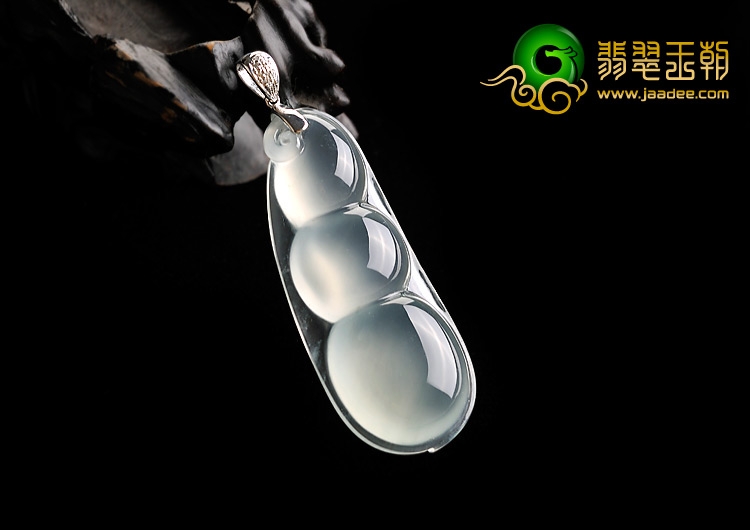 玻璃种晴水缅甸翡翠A货镶金扣四季豆挂件（真钻）