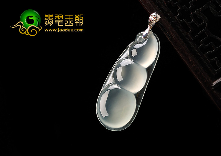玻璃种晴水缅甸翡翠A货镶金扣四季豆挂件（真钻）