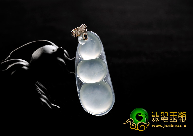 玻璃种晴水缅甸翡翠A货镶金扣四季豆挂件（真钻）