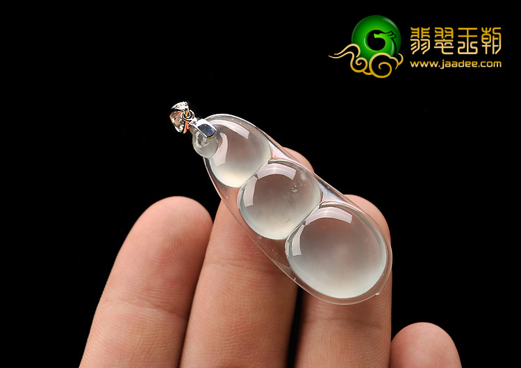 玻璃种晴水缅甸翡翠A货镶金扣四季豆挂件（真钻）