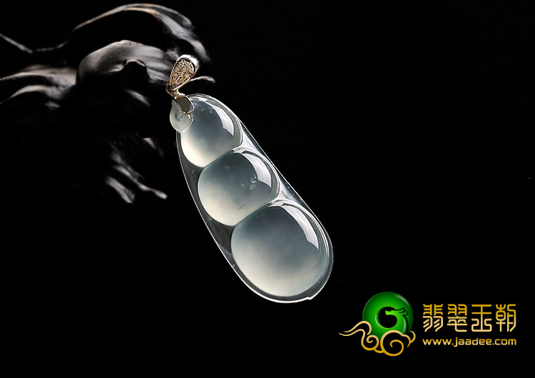 玻璃种晴水缅甸翡翠A货镶金扣四季豆挂件（真钻）