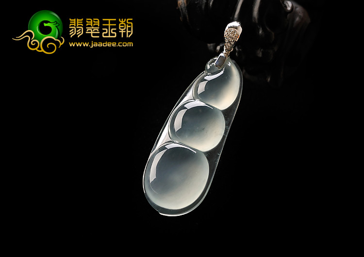 玻璃种晴水缅甸翡翠A货镶金扣四季豆挂件（真钻）
