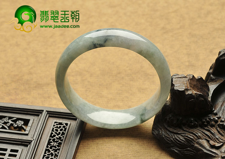 糯冰种晴水飘花缅甸翡翠A货手镯（58.5mm）