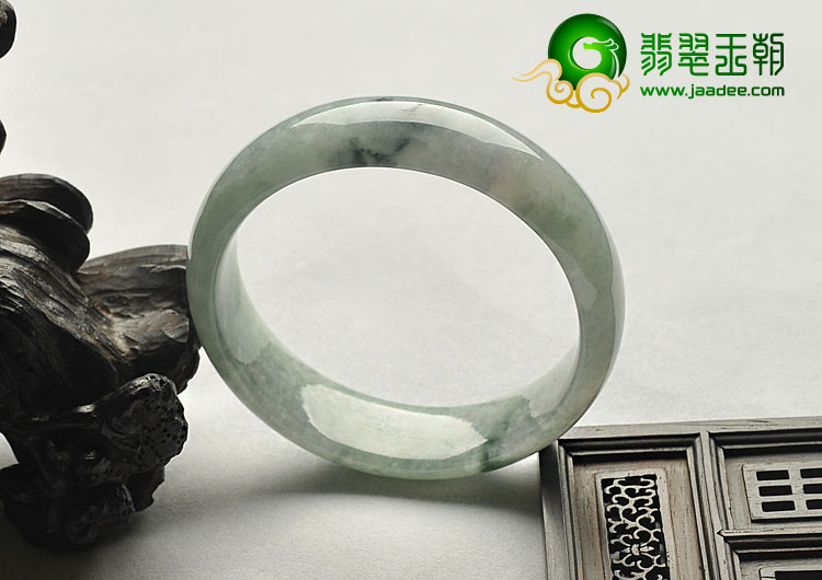 糯冰种晴水飘花缅甸翡翠A货手镯（58.5mm）