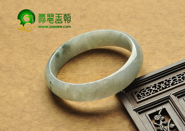 糯冰种晴水飘花缅甸翡翠A货手镯（58.5mm）