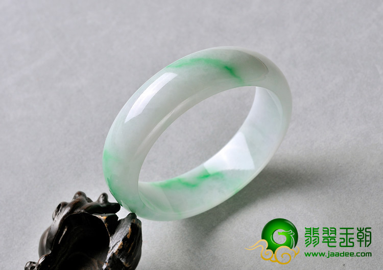 糯冰种翠色缅甸翡翠A货手镯（55.8mm）