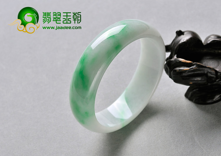 糯冰种翠色缅甸翡翠A货手镯（55.8mm）