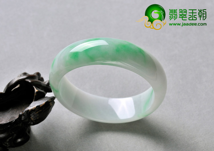 糯冰种翠色缅甸翡翠A货手镯（55.8mm）
