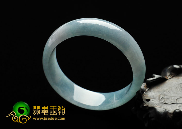 糯冰种淡春带彩缅甸翡翠A货贵妃镯（56.9-51.3mm）