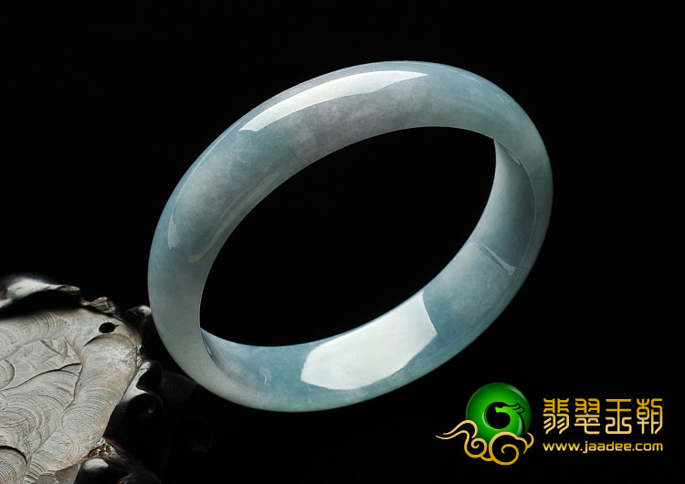糯冰种淡春带彩缅甸翡翠A货贵妃镯（56.9-51.3mm）
