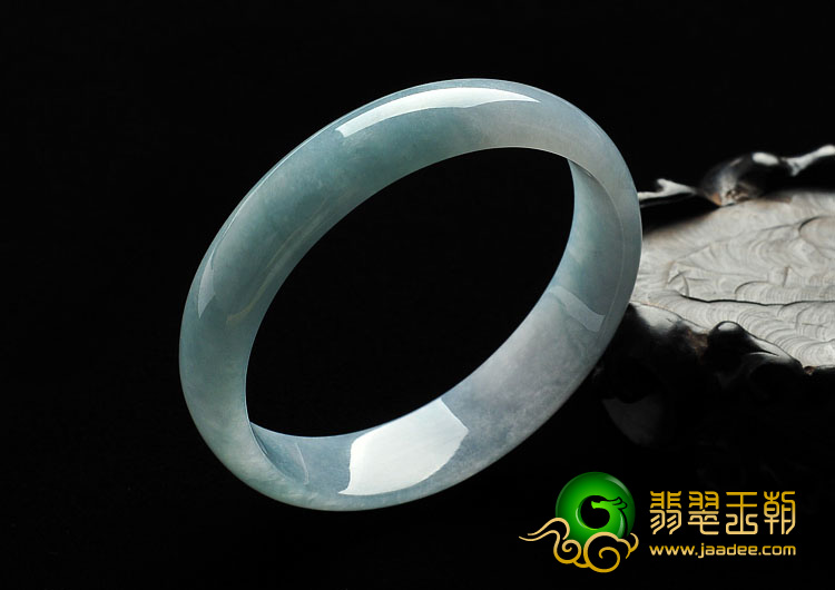 糯冰种淡春带彩缅甸翡翠A货贵妃镯（56.9-51.3mm）